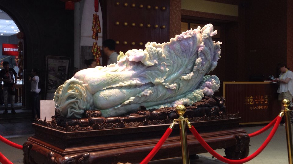 翡翠金庄电话是多少(翡翠庄园北门饭店)